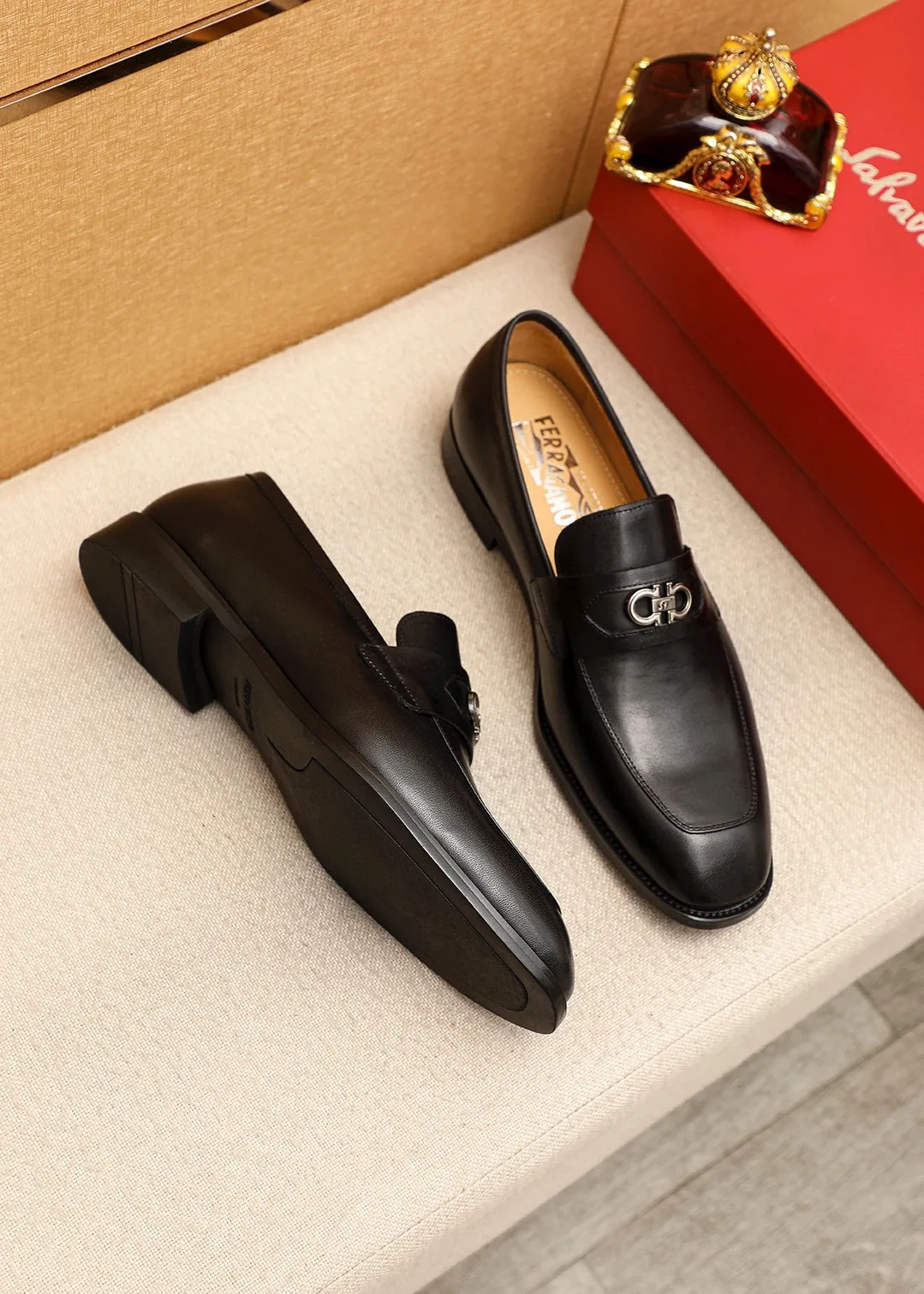 Men's shoes 💰480 💐 Product trademark: Ferragamo "Ferragamo" casual leather shoes Regular size: 38-44 (45.46🉑️customized) Product materials: Selected imported first-layer cowhide upper + luxury hardware buckle, imported water-dyed cowhide leather lining. Strong three-dimensional visual effect, original rubber outsole Color: 1⃣️color optional
